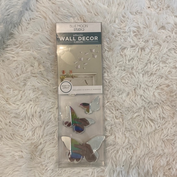 NWT Butterfly Peel and Stick Wall Mirror Decals 12 Pc - Picture 1 of 4